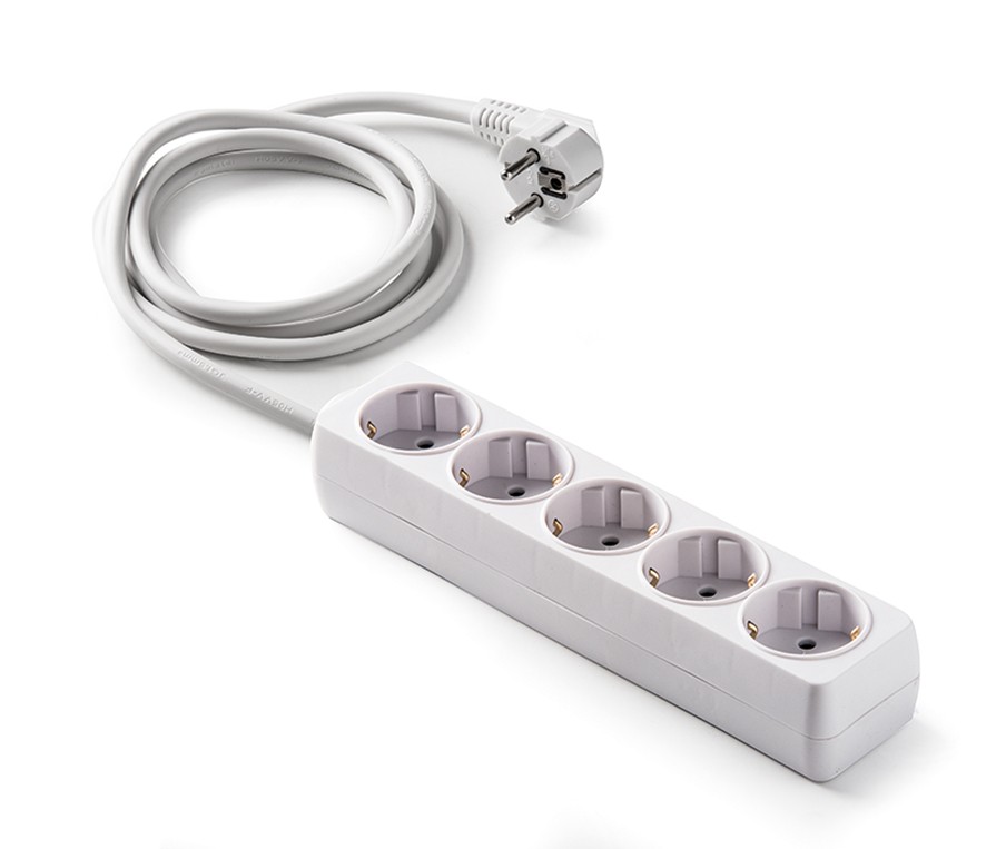 9/505 | Base 5 tomas 16A con toma de tierra y 1.5m de cable