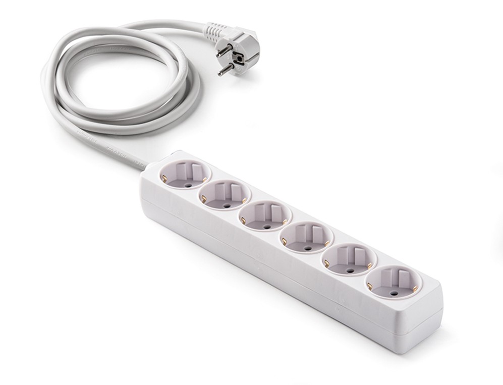 9/506 | Base 6 tomas 16A con toma de tierra y 1.5m de cable