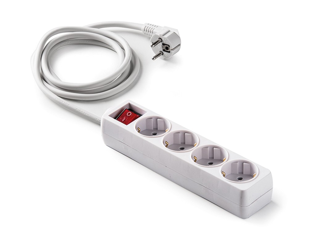 9/904 | Base 4sal 2P+T 16A 250V + interruptor Cable 5m Blanco