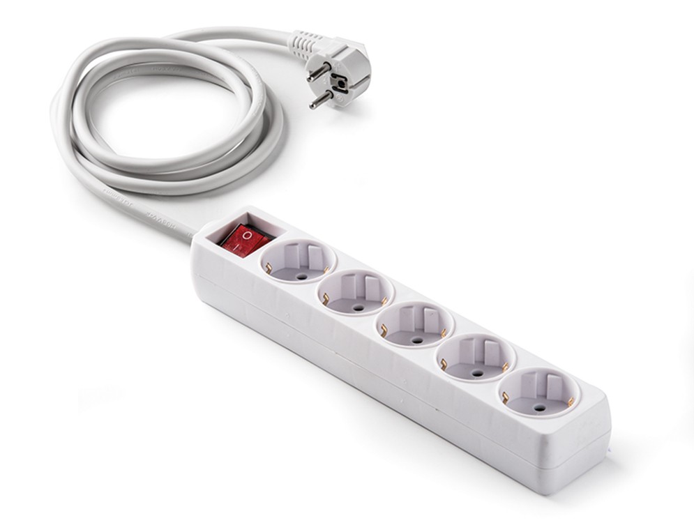 9/805 | Base 5 tomas 16A con toma de tierra e interruptor y 3m de cable