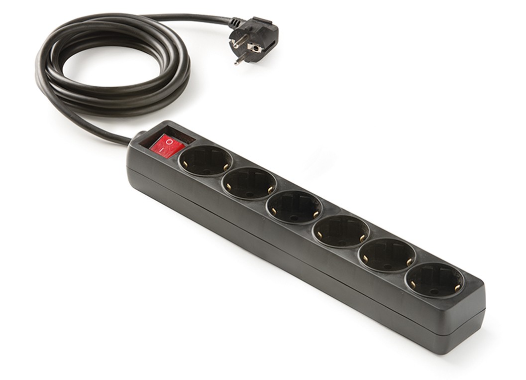 9/706-N | Base 6 tomas 16A con toma de tierra e interruptor y 1.5m de cable