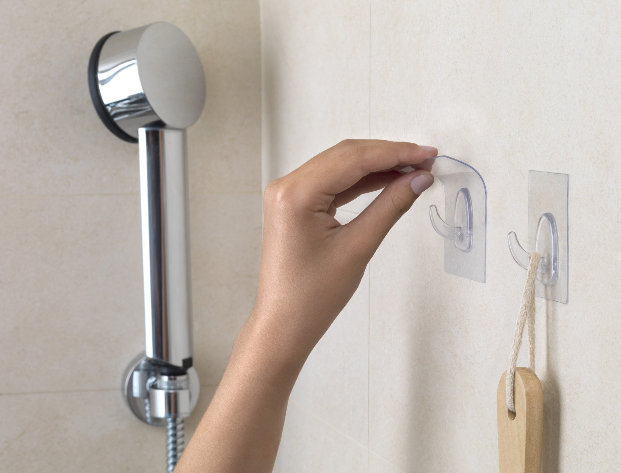 Colgador adherente reutilizable base 60x47 mm. / transparente