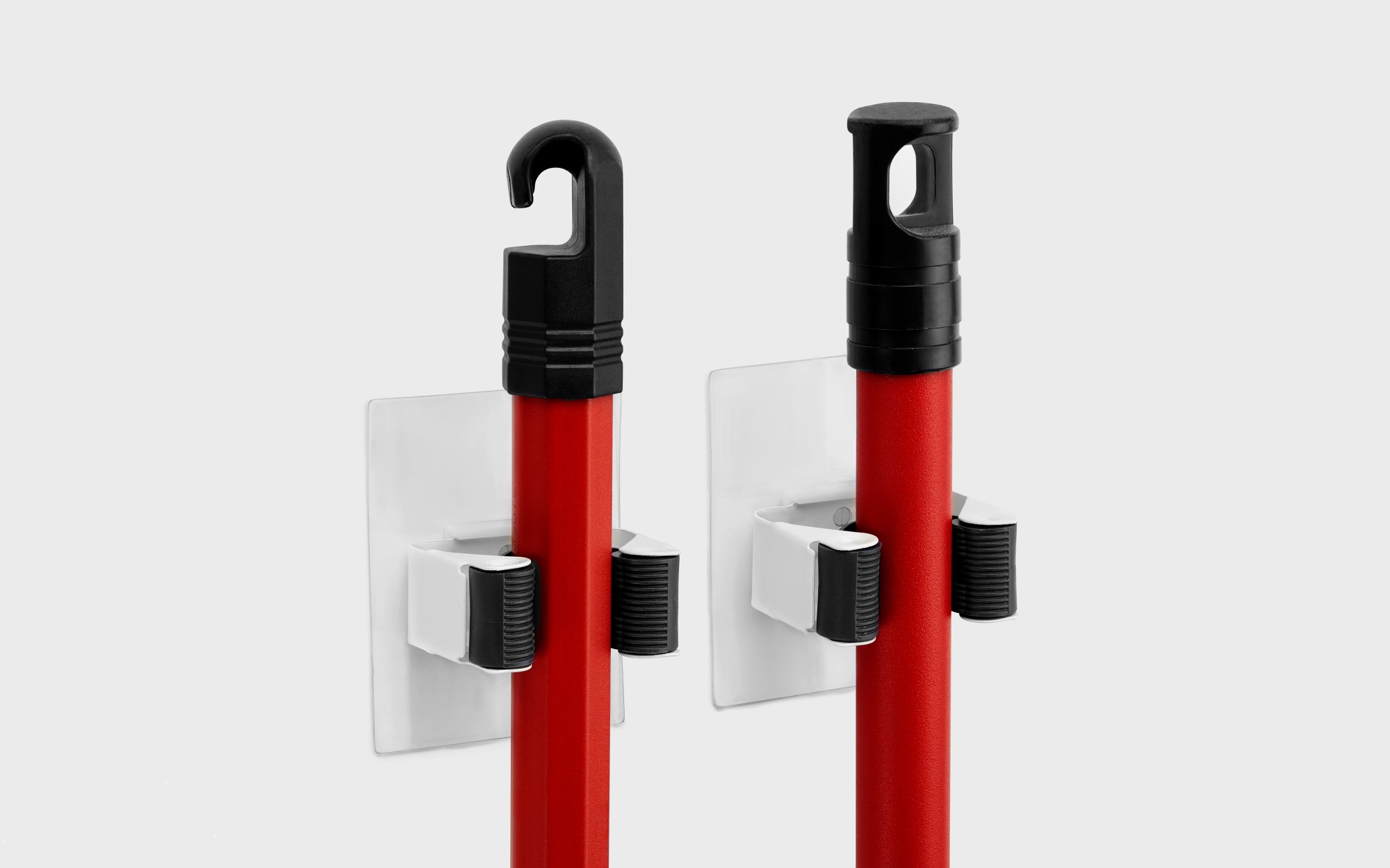 Colgador removible para escobas / blanco