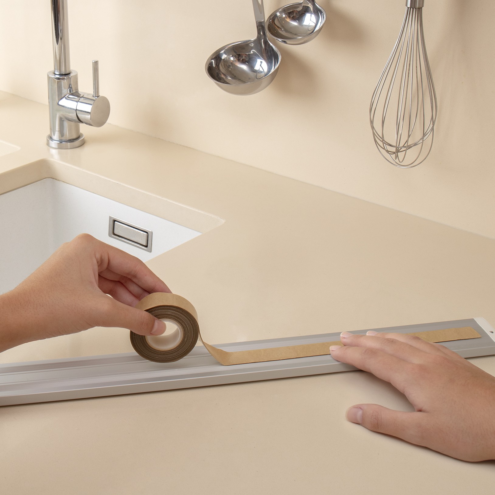 Cinta adhesiva con malla de refuerzo 19 mm x 2,5 m. / transparente