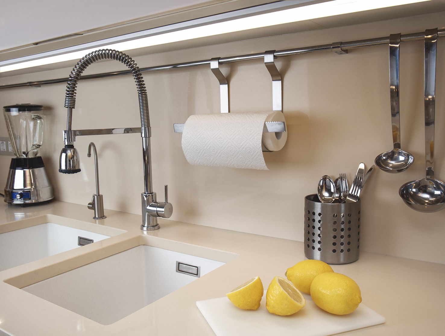 Cinta adhesiva con malla de refuerzo 19 mm x 2,5 m. / transparente