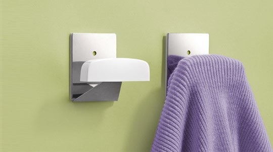 Colgador adhesivo / cromado