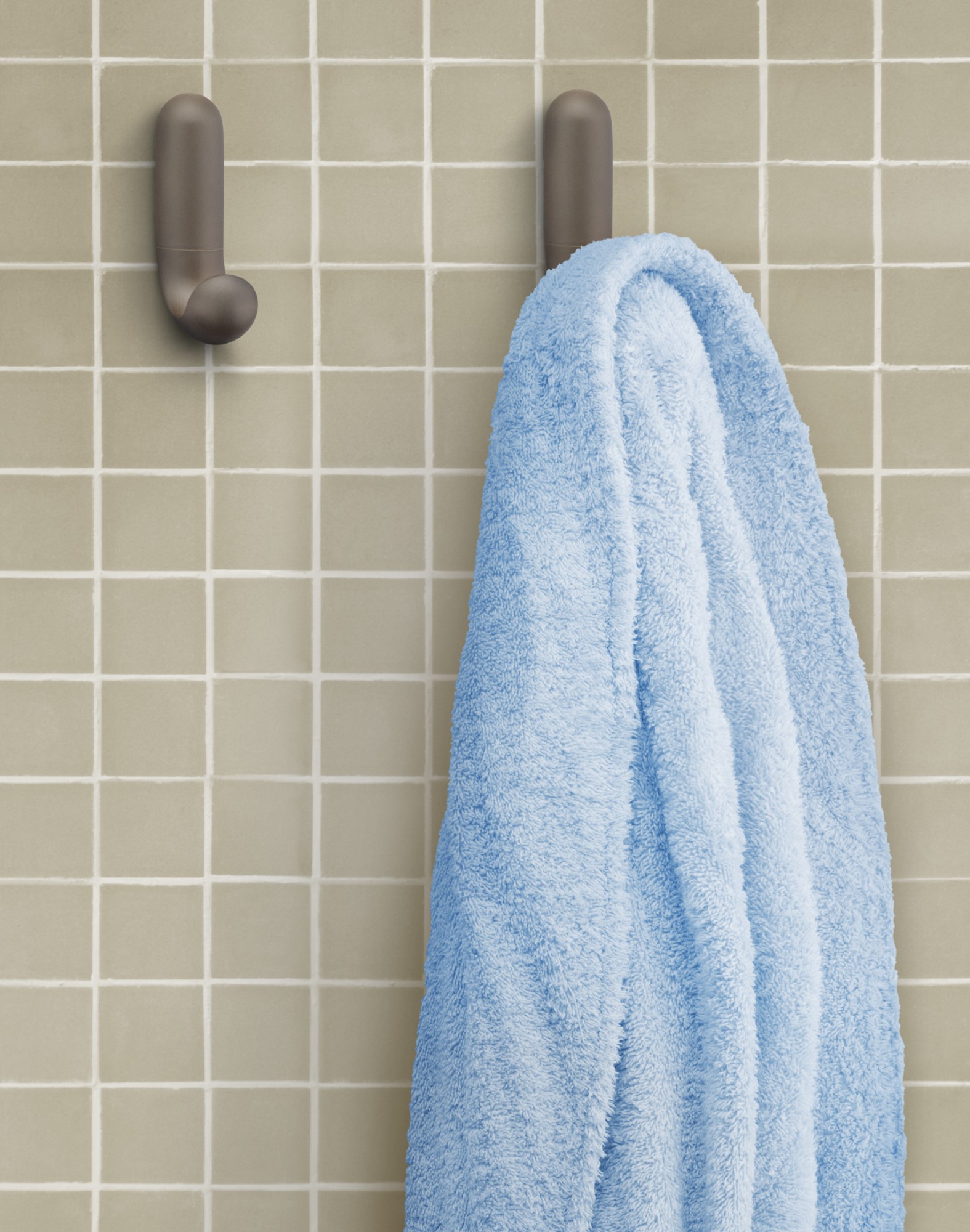 Colgador adhesivo \"J\" / metalizado plata