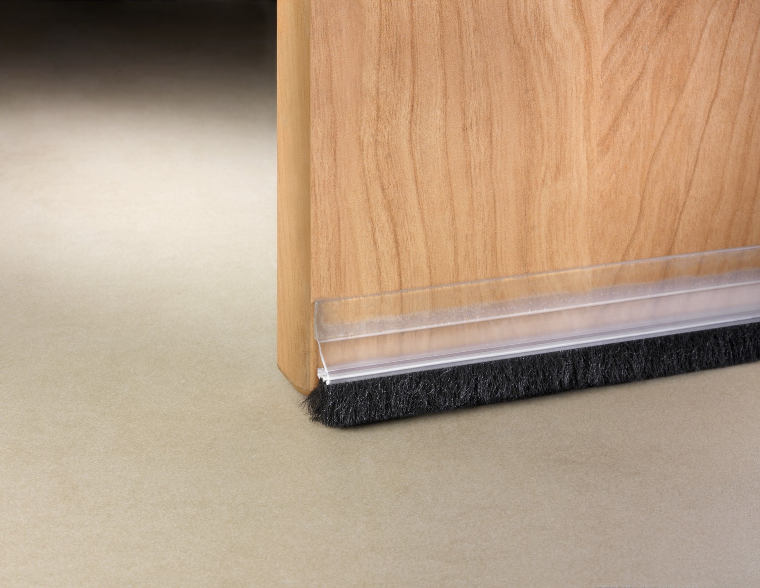 Burlete para puerta adhesivo 820 mm con cepillo / transparente