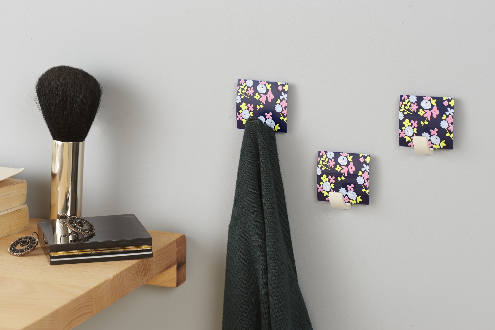 Colgador adhesivo cuadrado / surtido