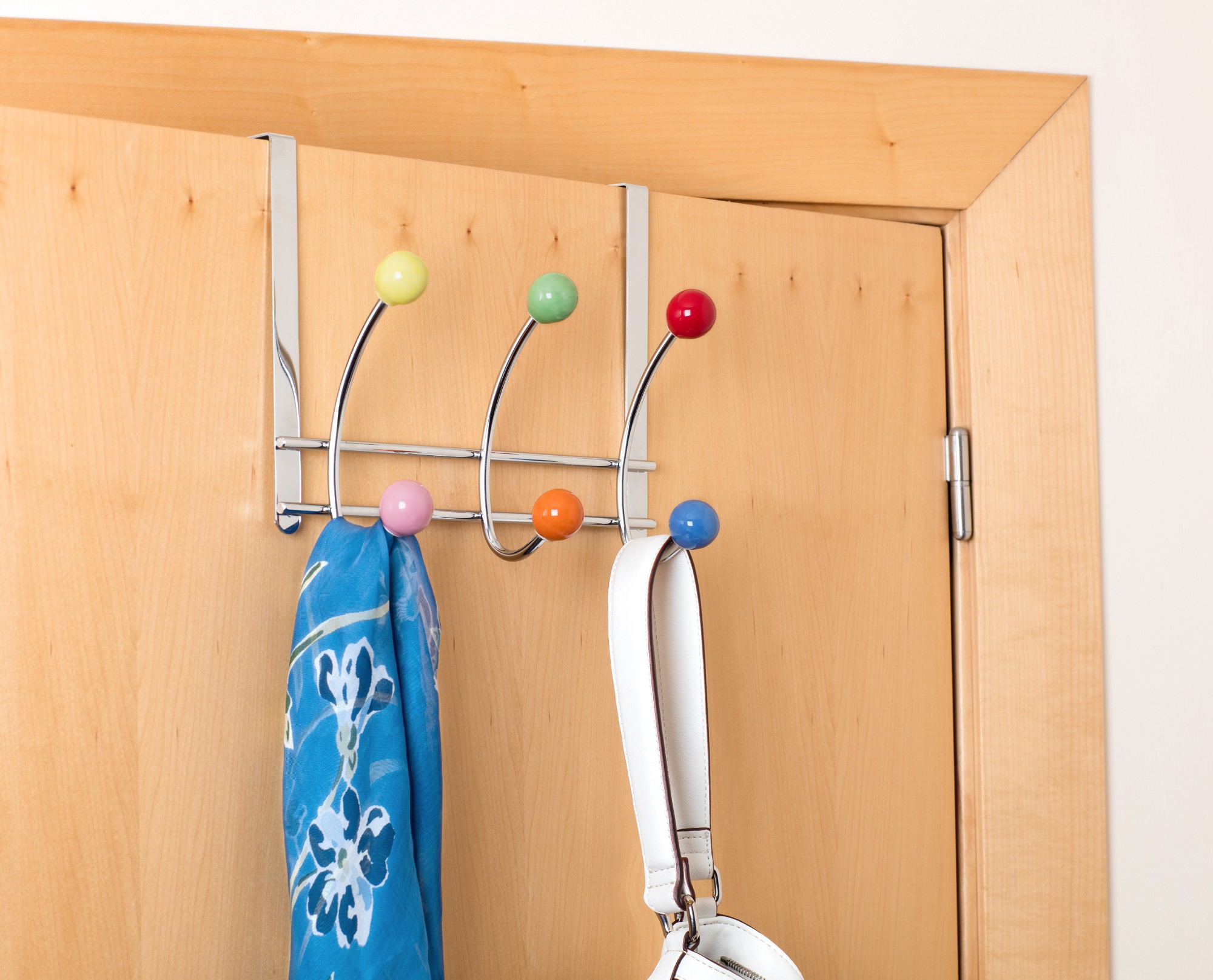 Colgador sobrepuerta 3 ganchos dobles / colores