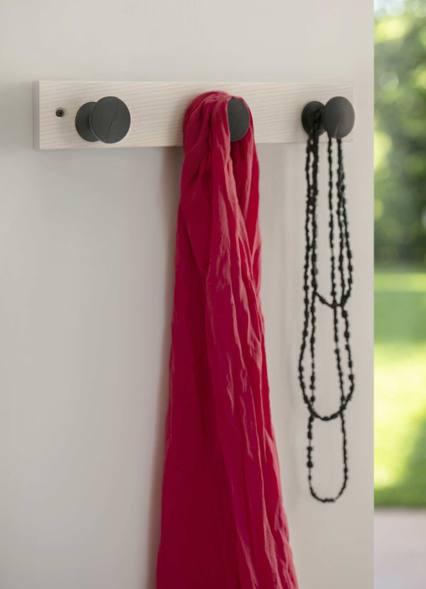 Colgador fresno ONA 3 pomos / fresno calcáreo