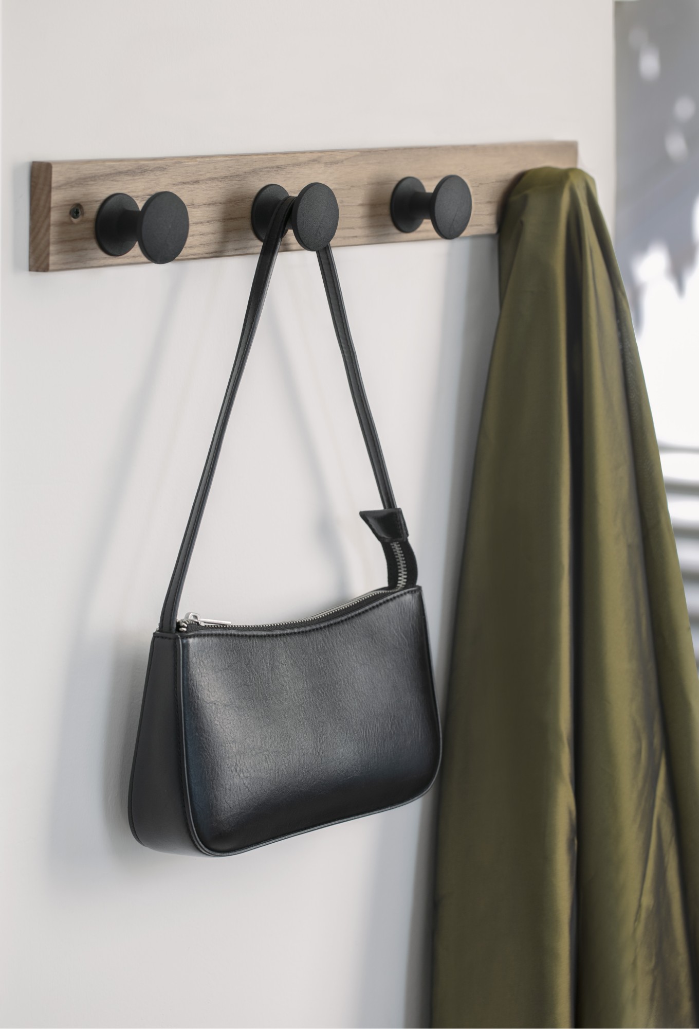 Colgador fresno ONA 4 pomos / fresno calcáreo