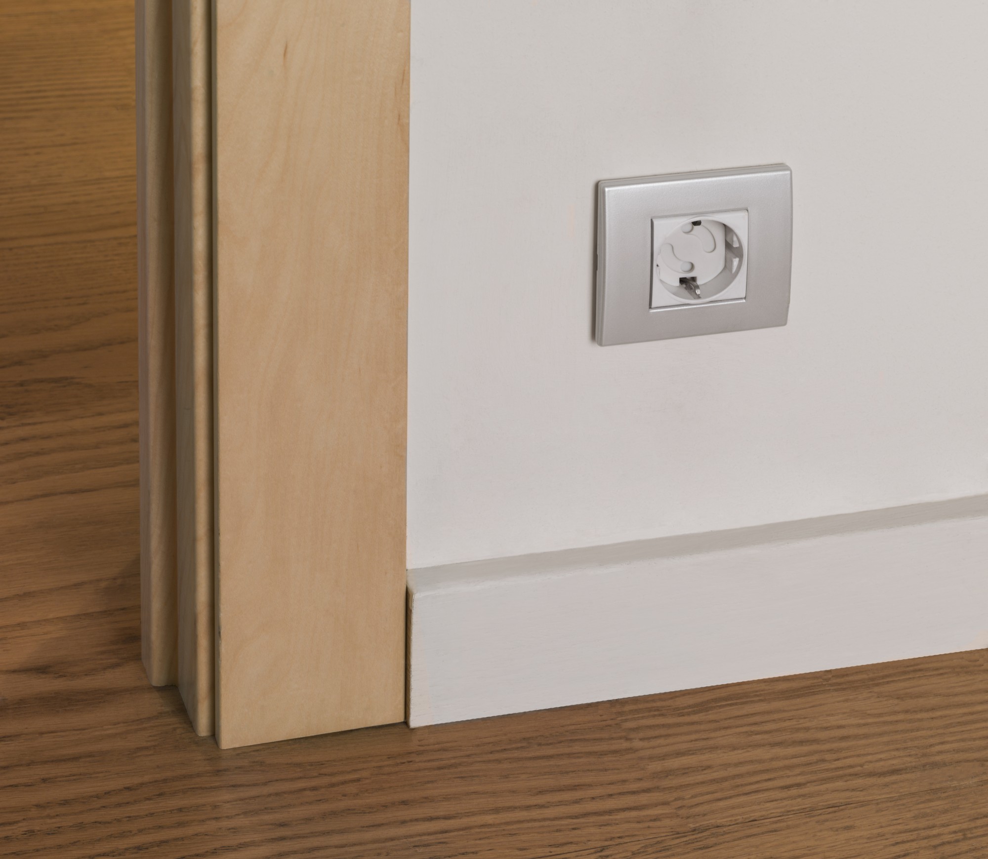 Protector giratorio adhesivo para enchufe / blanco