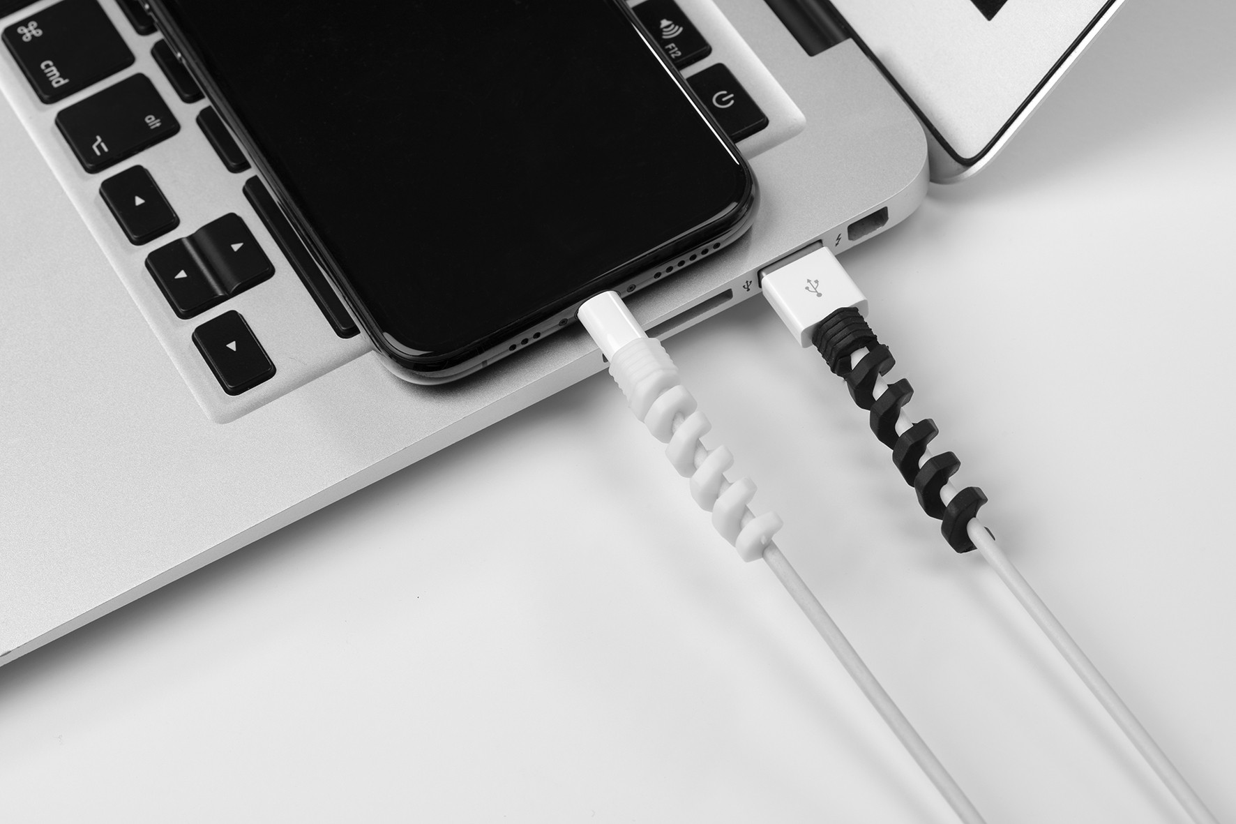 Protector para cable USB y microUSB / blanco-negro