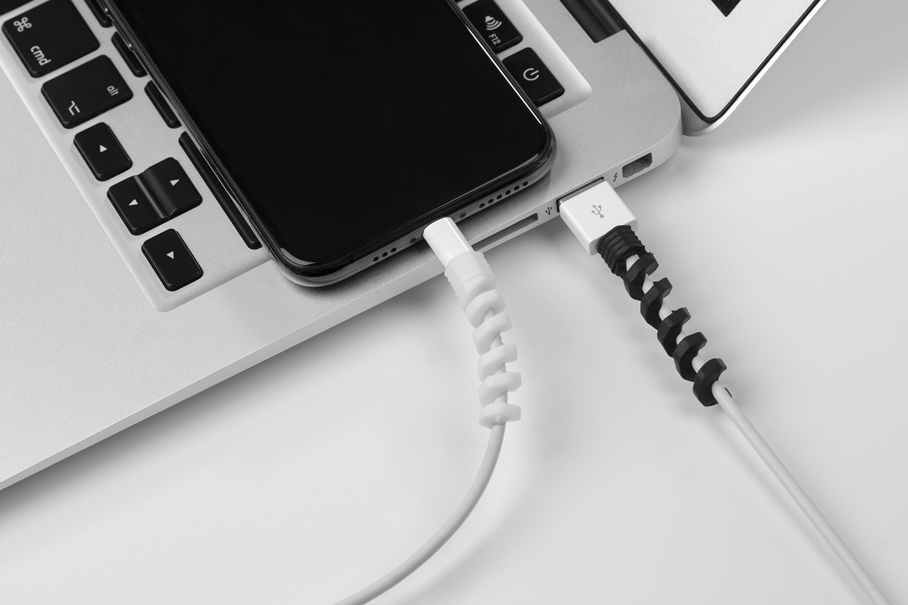Protector para cable USB y microUSB / blanco-negro
