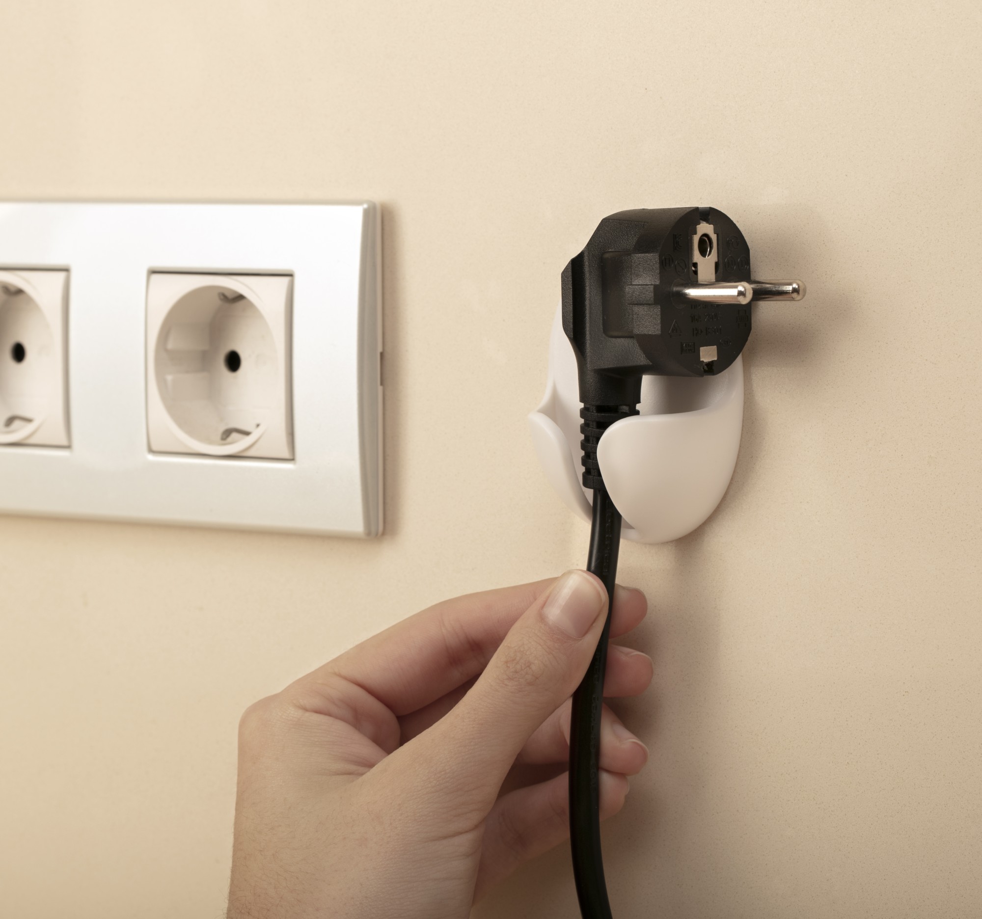 Soporte adhesivo para enchufe / blanco