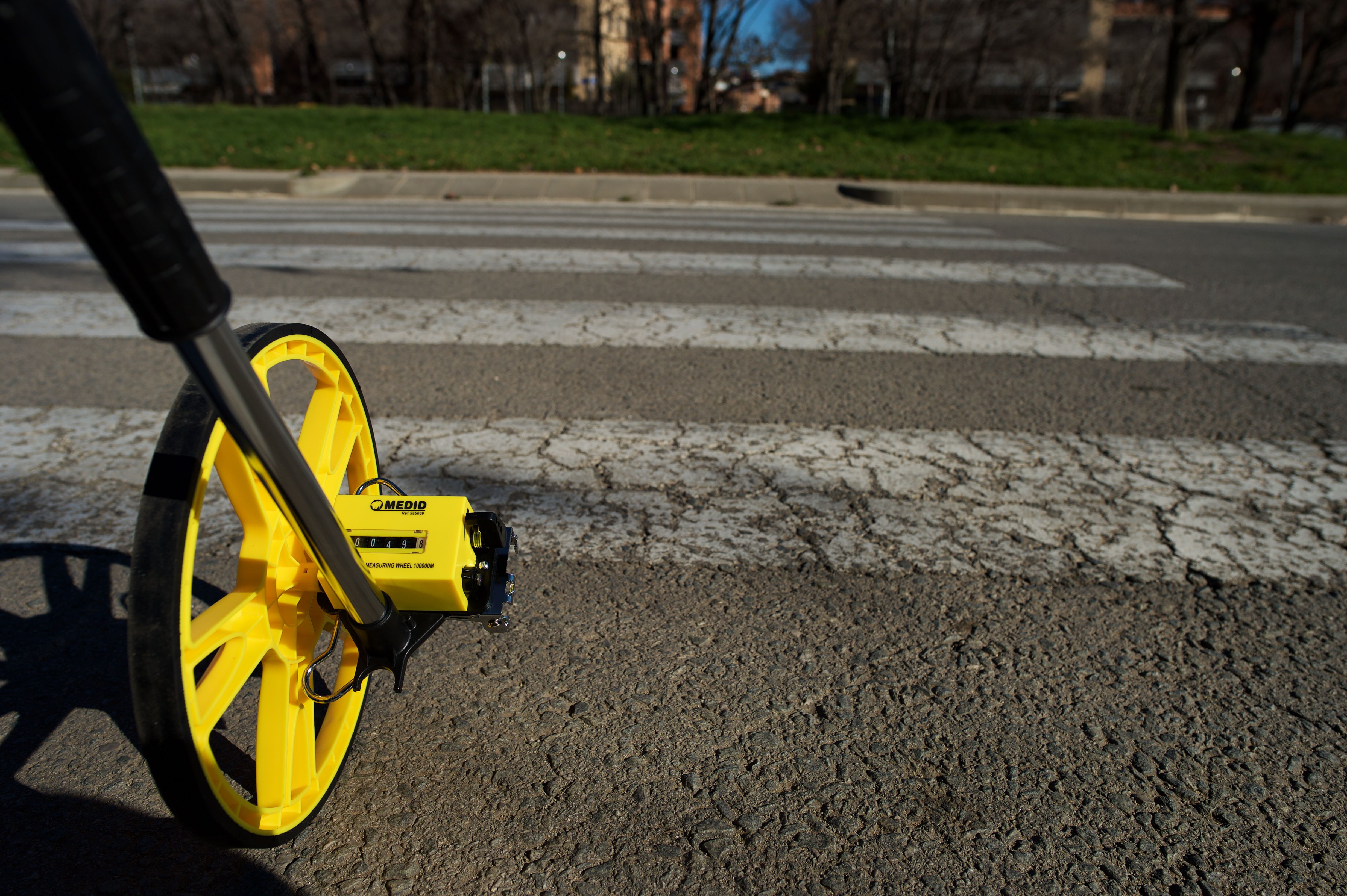 Topómetro con luz, llanta ABS, medición hasta 10.000 metros - ref.585000