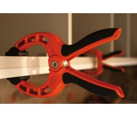 Útiles mordazas de muelle con superficie de agarre móvil | 420SC