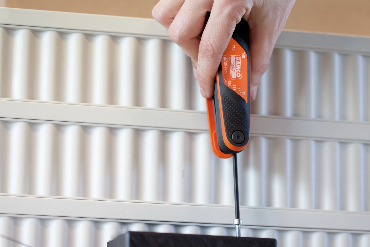 Juego de llaves hexagonales tipo allen en navaja métricas con acabado fosfatado y mango bi-componente - siete unidades | BE-9777B