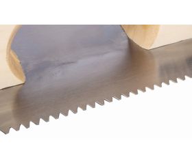 Llanas con hoja de acero al carbono con dientes dentados triangulares y mango de madera | 209