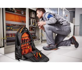 Mochila con parte inferior de plástico duro antideslizante. | 4750FB8