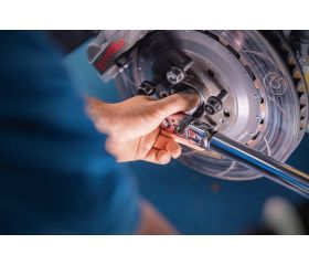 Llave dinamométrica electrónica de par y grados, con memoria/USB y cabeza de carraca fija. Cuerpo metálico | TAWM