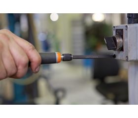 Destornilladores ERGO™ con agarre de goma y juego de varillas intercambiables - 9 unidades | BE-8572