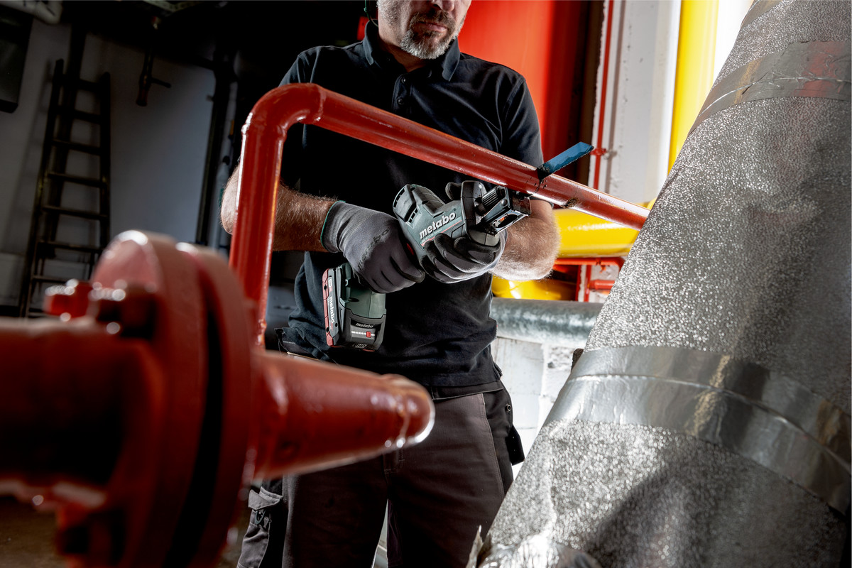 SSE 18 LTX BL Compact Sierra de sable de batería