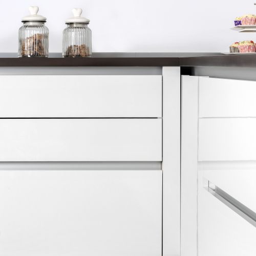 Emuca Kit de perfil Gola central para muebles de cocina, Anodizado mate, Aluminio, 1 ud.