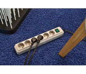 Base de tomas múltiples Eco-Line blanca con interruptor