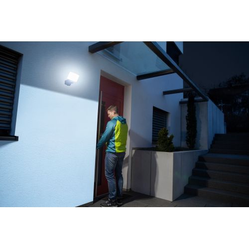 Foco LED de pared WF con protección IP54 y control con app via WIFI