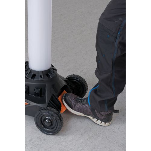 Foco de trabajo LED TU 23050 M con telescopio extensible para obra o industria, IP54 - Professional LINE