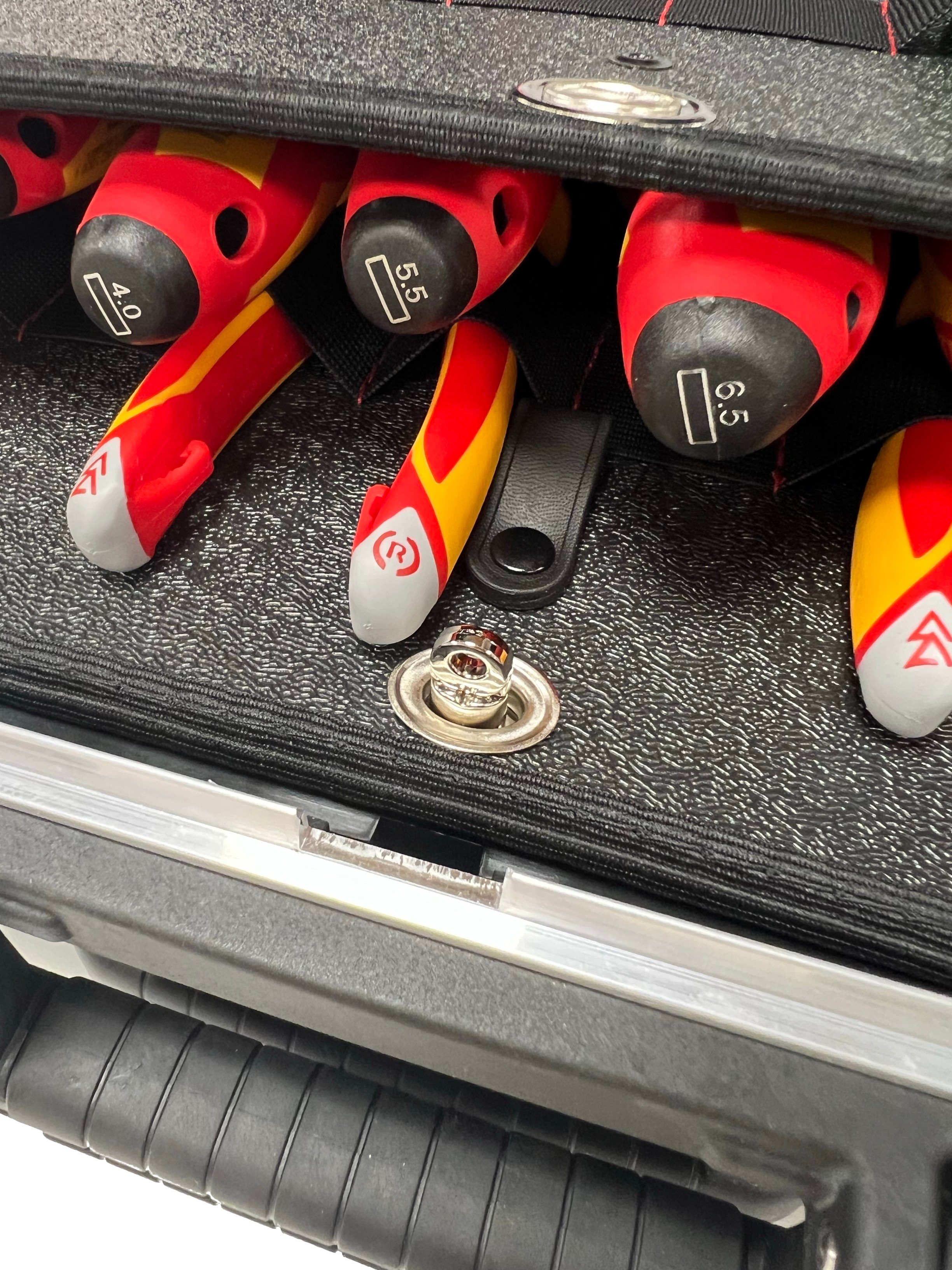 Maleta con ruedas y herramientas aisladas de 1000V