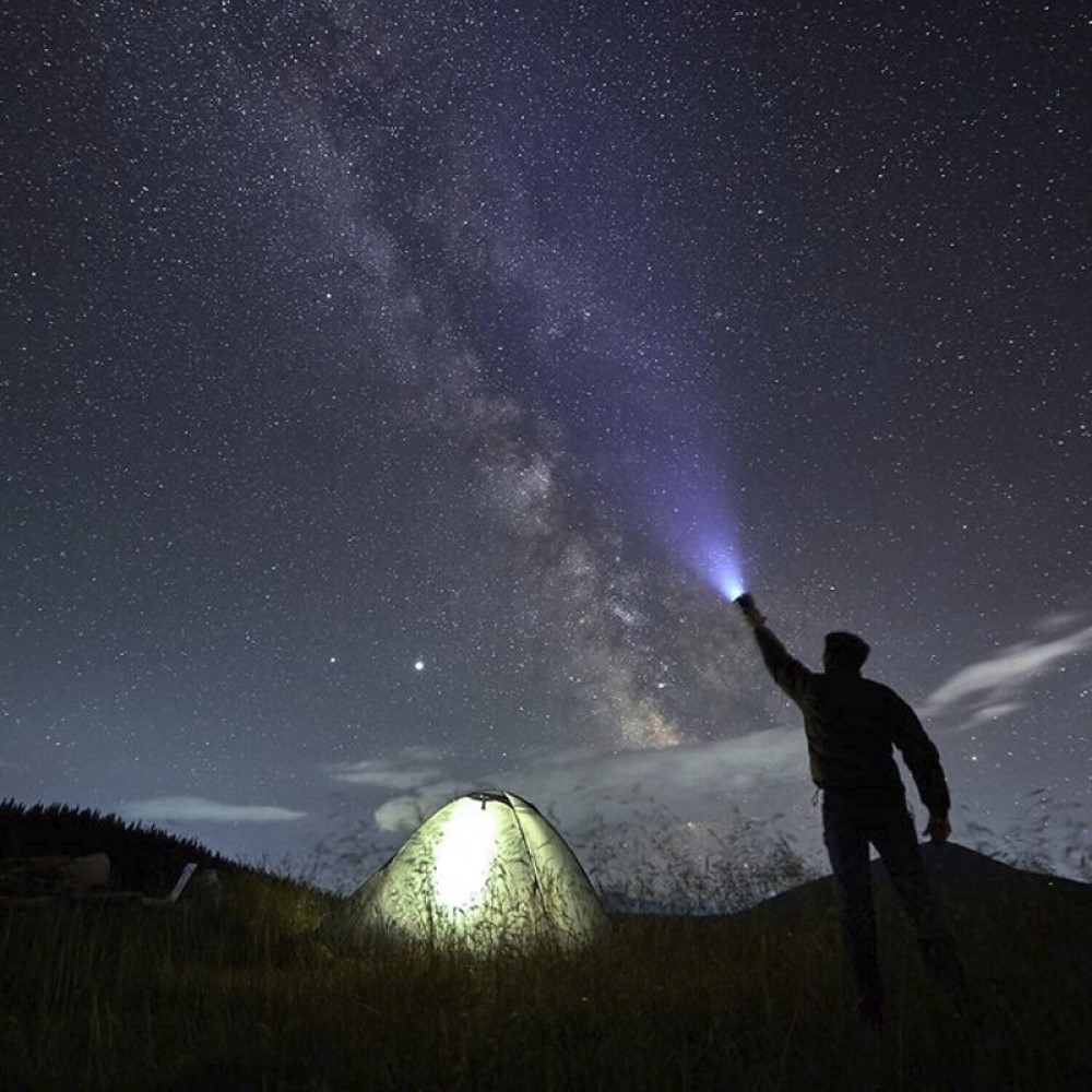 Linterna LED recargable 250 lm 3 W con zoom y luz lateral MAGNUM