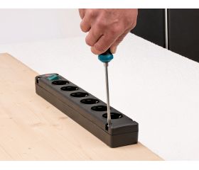 Base de tomas múltiples Bremounta negra apta para montaje fijo