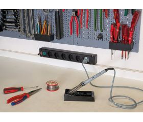 Base de tomas múltiples Bremounta negra apta para montaje fijo