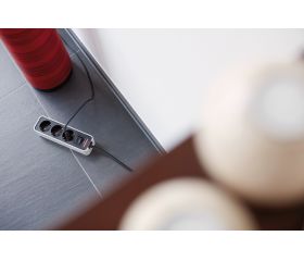 Base de tomas múltiples Ecolor blanca/ negra con diseño compacto