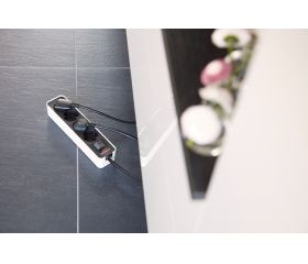 Base de tomas múltiples Ecolor blanca/ negra con diseño compacto