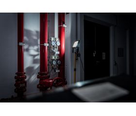 Foco LED JARO con trípode, IP65 y cable H07RN-F 3G1,0