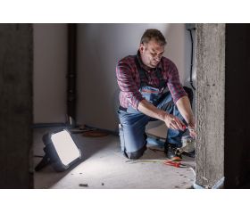 Foco LED portátil antideslumbrante para obra DINORA 5050, IP65