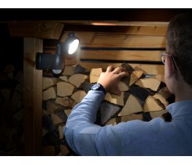 Foco LED de pared a batería LUFOS con detector de movimiento y protección IP44