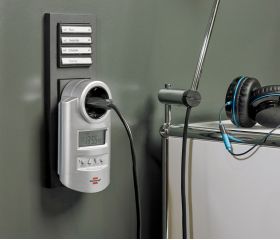 Reloj conmutadordigital de enchufe  para programación semanal DT