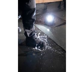 Foco híbrido LED 6050 MH con toma de corriente + MULTI BATTERY SYSTEM, compatible con las baterías 18V de 5 fabricantes - IP65