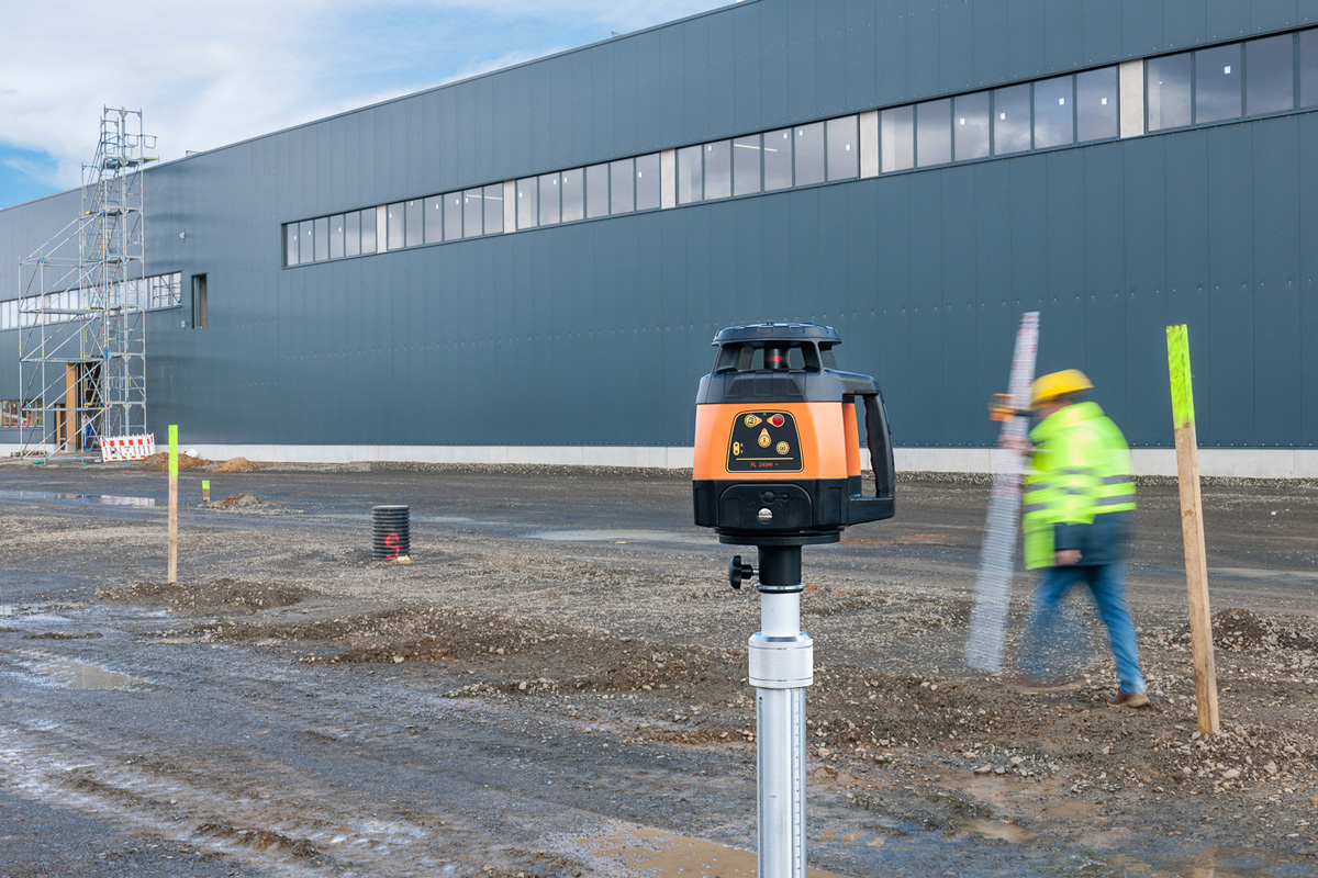 Nivel láser giratorio autonivelante FL 245HV+ con receptor FR 50
