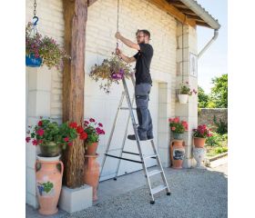 Escalera de tijera profesional Alu PRO con peldaño ancho