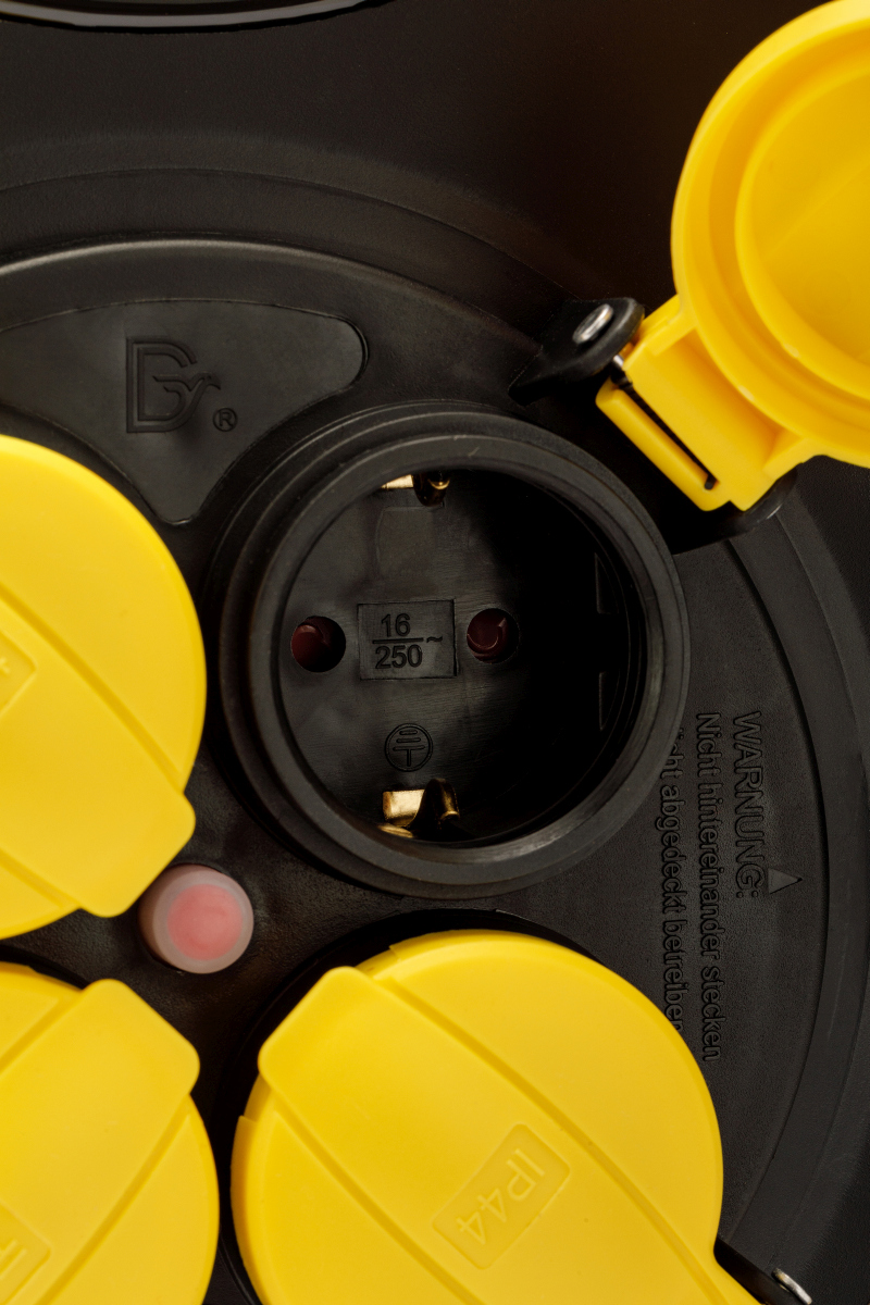 Enrollacables profesional 4 tomas Schuko estándar, cable H07RN-F 3G1,5mm2