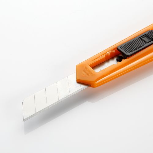 Cutter De Cuchilla Fragmentable De 18 Mm Con Guía De Plástico ALYCO ORANGE