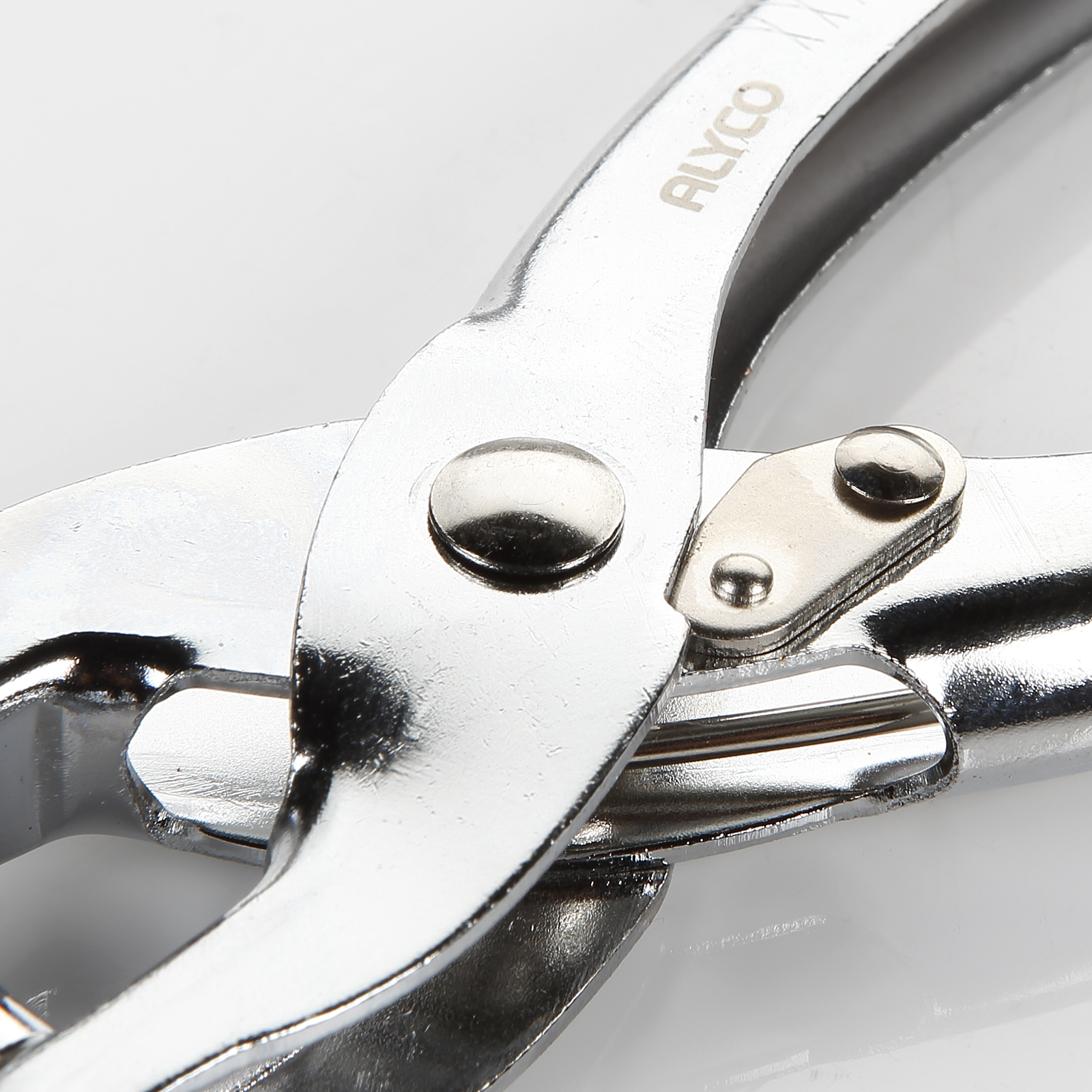 Juego Remachadora De Ojetes Con Sacabocados Y Ojetes En Blister ALYCO ORANGE