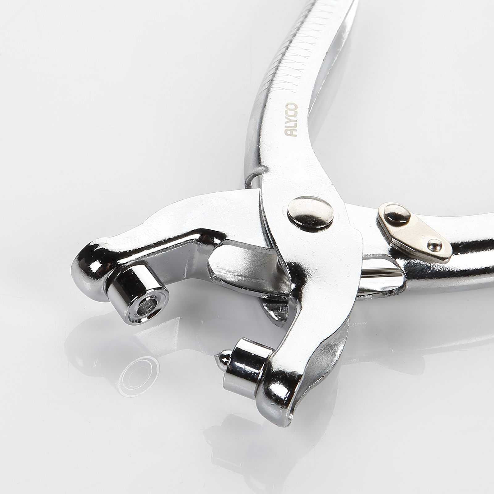 Juego Remachadora De Ojetes Con Sacabocados Y Ojetes En Blister ALYCO ORANGE