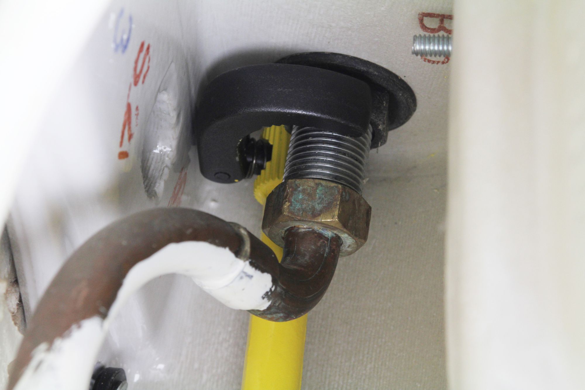 Llave ajustable para tuercas de lavabo